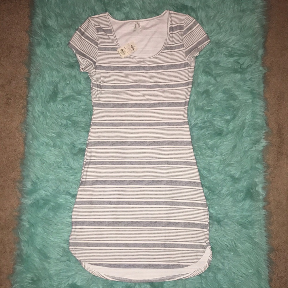 NWT Mudd gray & white, short sleeve, mini dress